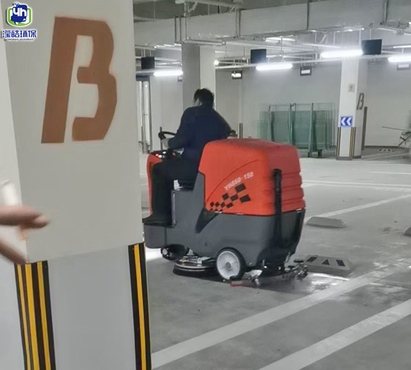 <b>嘉興某小區(qū)采購(gòu)瀅皓駕駛式洗地機(jī)YH-860/36V</b>