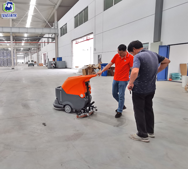 <b>上海某供應鏈采購瀅皓手推式洗地機YH-55</b>